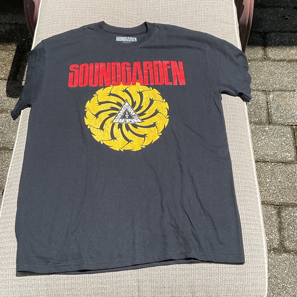 Soundgarden Graphic T-Shirt - Size Medium